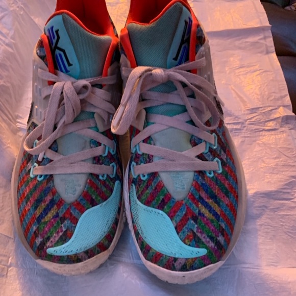 Kyrie 2 lows, size 11.5 Men - Picture 5 of 8